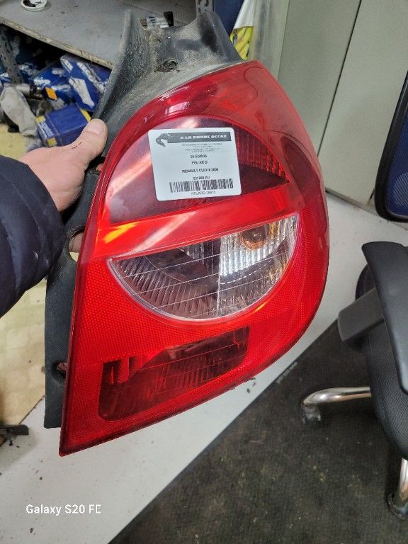 FEU AR D RENAULT CLIO III 2006