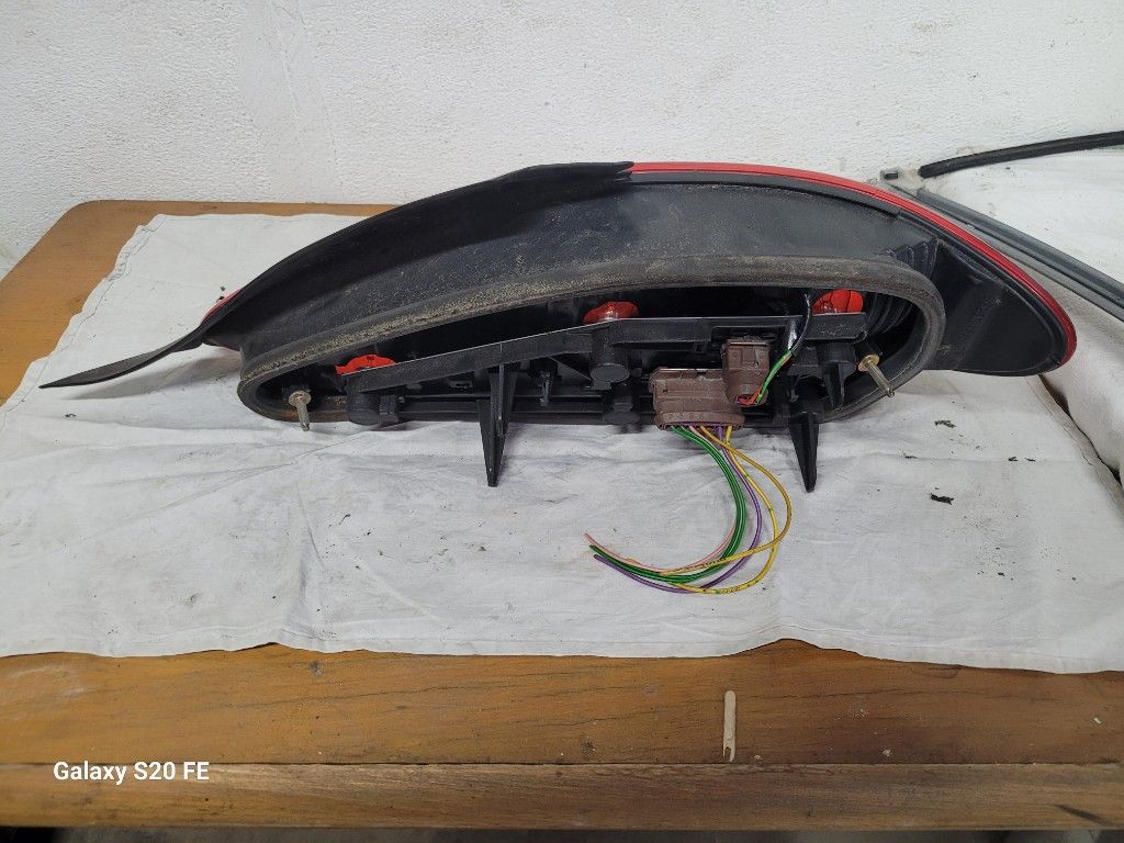 FEU AR G PEUGEOT 406 2000