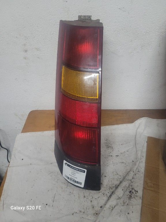 FEU AR G RENAULT R5 1990