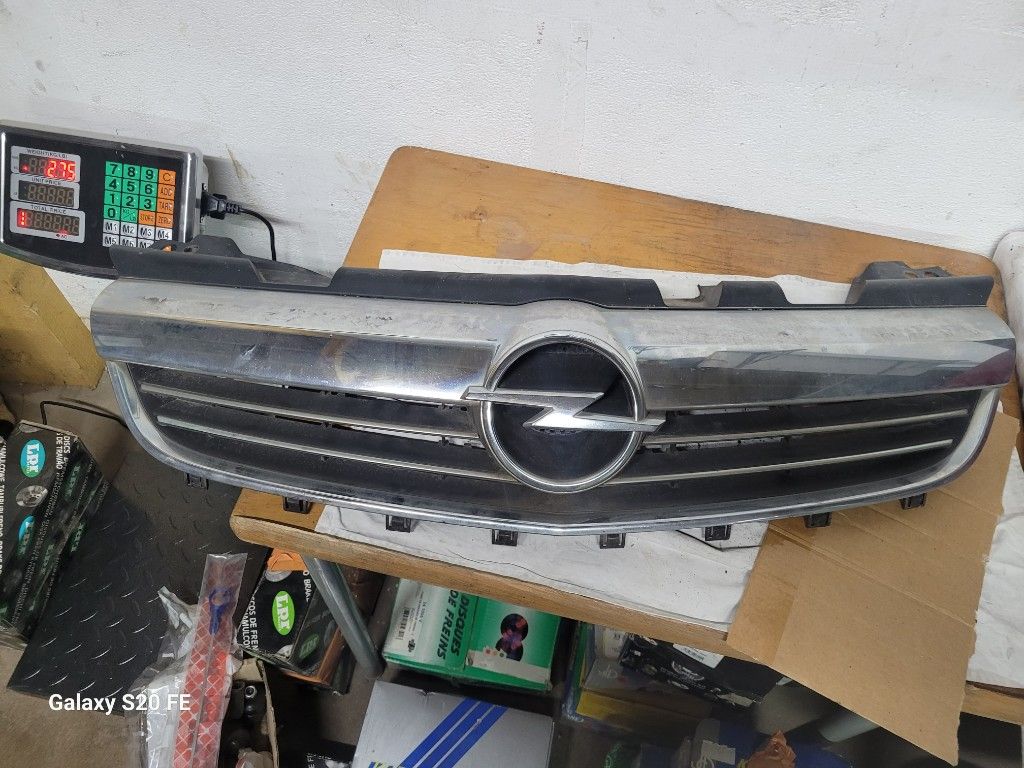 CALANDRE OPEL ZAFIRA 2012
