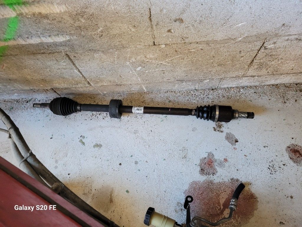 CARDAN DE TRANSMISSION D DACIA LOGAN 2015