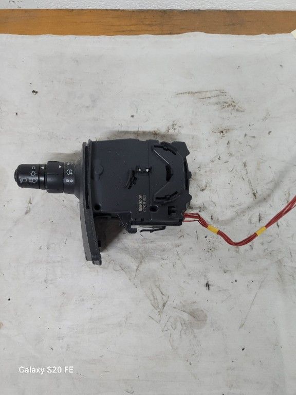 COMMODO ECLAIRAGE RENAULT CLIO III 2011