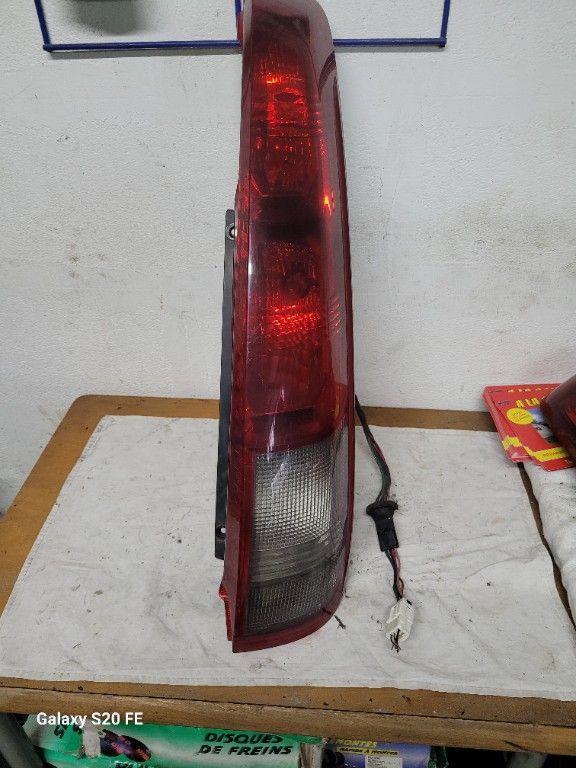 FEU AR D NISSAN X-TRAIL 2003