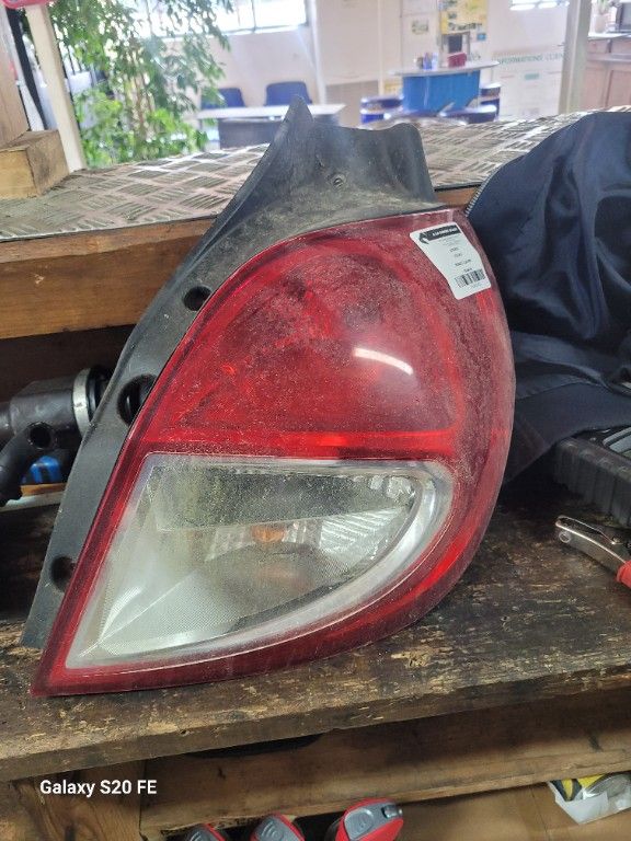 FEU AR D RENAULT CLIO 2009