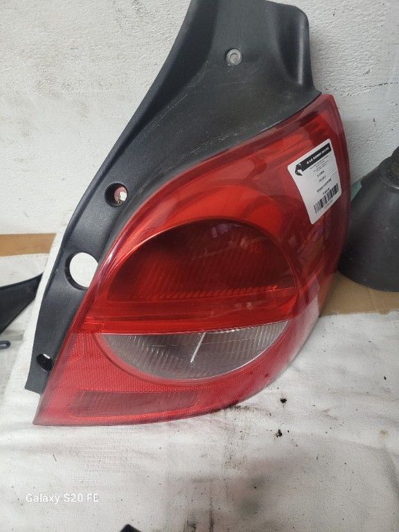 FEU AR D RENAULT CLIO III 2006