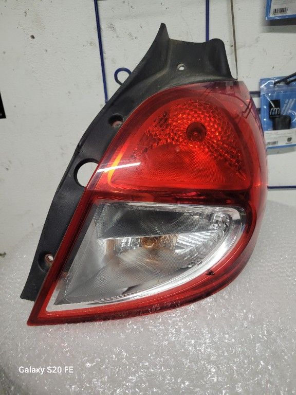 FEU AR D RENAULT CLIO III 2011