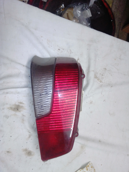 FEU AR G PEUGEOT 106 1995