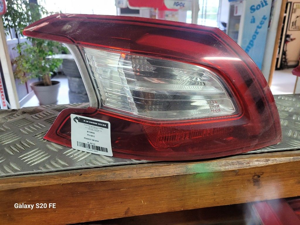 FEU AR G PEUGEOT 308 2014