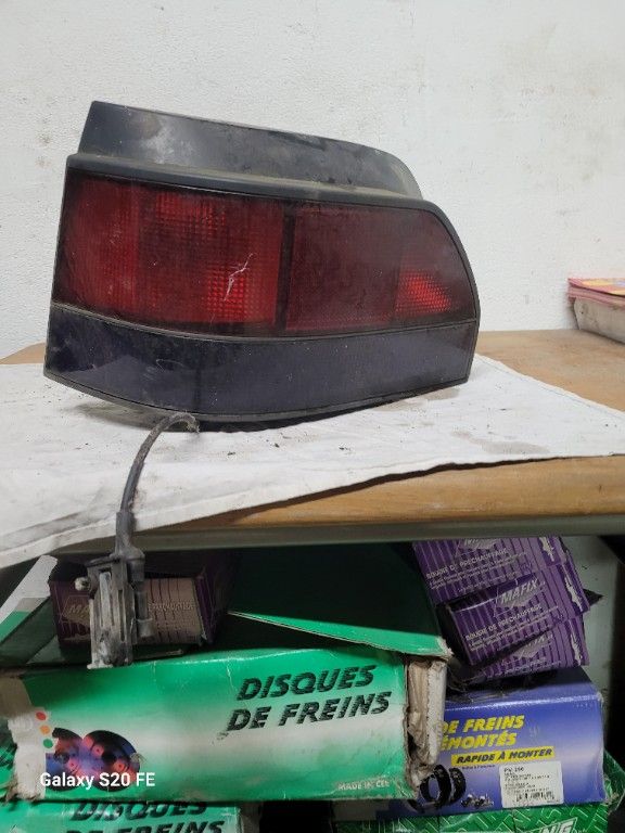 FEU AR G RENAULT CLIO 1993