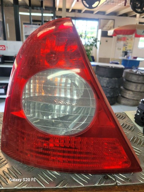 FEU AR G RENAULT CLIO 2002