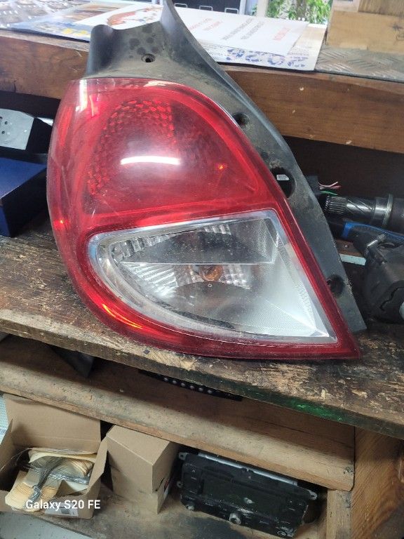 FEU AR G RENAULT CLIO 2009