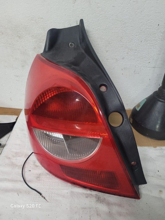 FEU AR G RENAULT CLIO III 2006