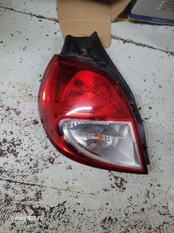 FEU AR G RENAULT CLIO III 2011