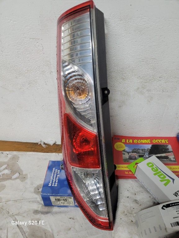 FEU AR G RENAULT KANGOO II 2014