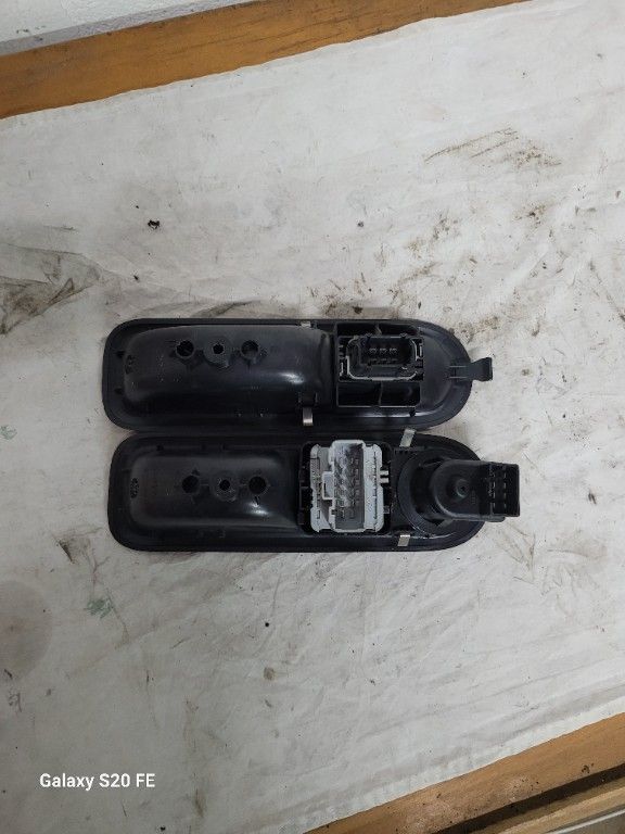 INTERRUPTEUR RENAULT CLIO III 2011