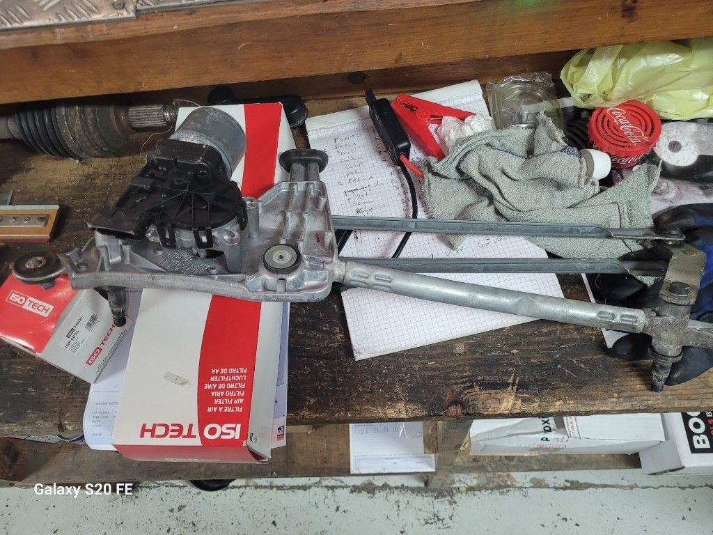 MOTEUR ESSUI GLACE AV PEUGEOT 308 2016