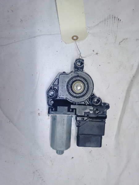 MOTEUR LEVE GLACE AR D VOLKSWAGEN GOLF 2005