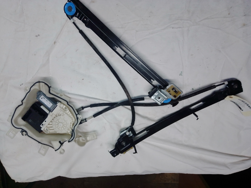 MOTEUR LEVE GLACE AV D SEAT ALTEA 2011