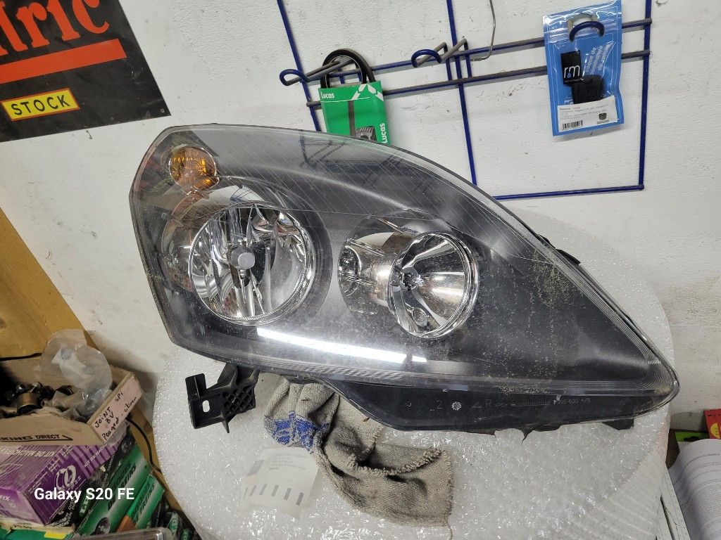 OPTIQUE AVD OPEL ZAFIRA 2012