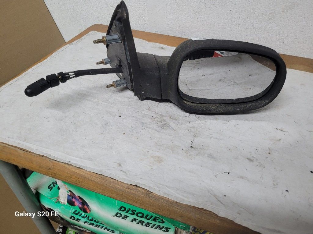 RETROVISEUR EXT D RENAULT CLIO 1995
